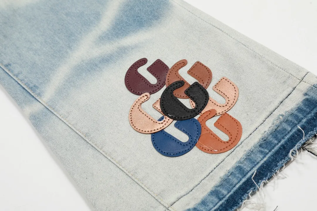 #8103 P240💰 GALLERY DEPT High Street Washed Embroidery Color Letters Water Ripple American Flare Pants Jeans -Original purchase and pattern making to truly restore the ultimate vintage texture -Original hardware accessories, washed and other elevators, QR code analysis are all purchased from the original factory, high degree of restoration, you are welcome to compare with a certain product ~ -Three-dimensional version Loose and comfortable, not picky about the figure, taller and slimmer, factory Seiko, original factory quality control, same style for men and women, can be matched with couples Versatile recommendation: must-have jeans for all seasons Color: blue Size: S-XXL (28-36)